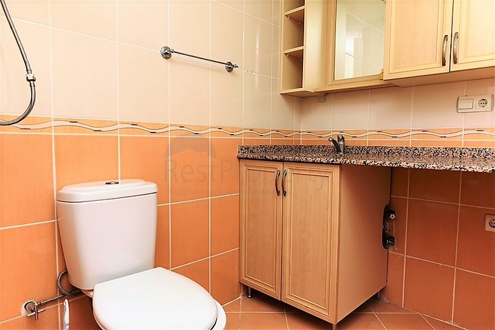 موقع مركزي مميز - دوبلكس 3 غرف وصالة - في اوبا / الانيا 