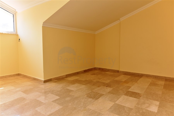 موقع مركزي مميز - دوبلكس 3 غرف وصالة - في اوبا / الانيا 