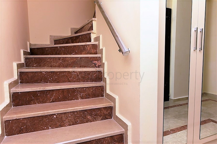 موقع مركزي مميز - دوبلكس 3 غرف وصالة - في اوبا / الانيا 