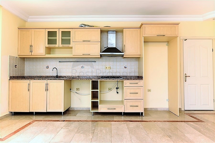 موقع مركزي مميز - دوبلكس 3 غرف وصالة - في اوبا / الانيا 