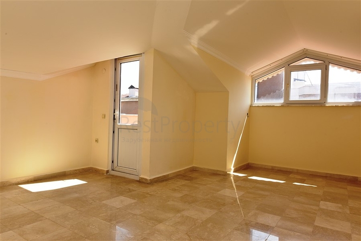 موقع مركزي مميز - دوبلكس 3 غرف وصالة - في اوبا / الانيا 