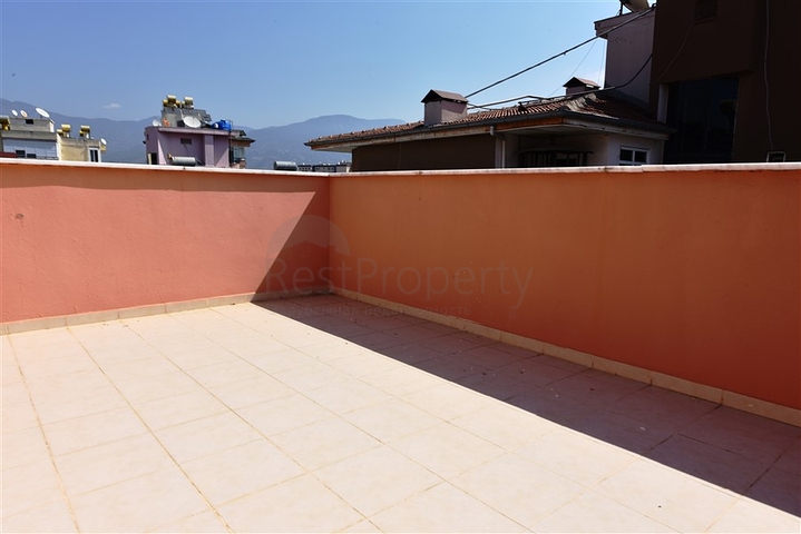 موقع مركزي مميز - دوبلكس 3 غرف وصالة - في اوبا / الانيا 