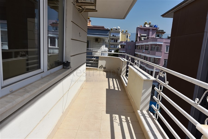 موقع مركزي مميز - دوبلكس 3 غرف وصالة - في اوبا / الانيا 