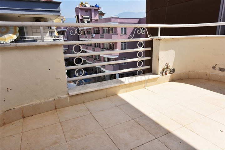 موقع مركزي مميز - دوبلكس 3 غرف وصالة - في اوبا / الانيا 