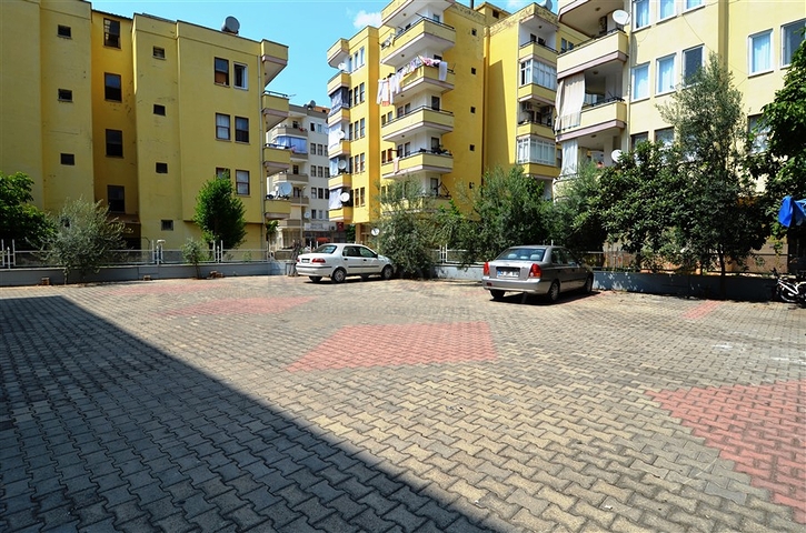 موقع مركزي مميز - دوبلكس 3 غرف وصالة - في اوبا / الانيا 