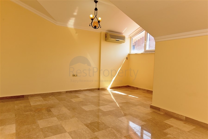 موقع مركزي مميز - دوبلكس 3 غرف وصالة - في اوبا / الانيا 