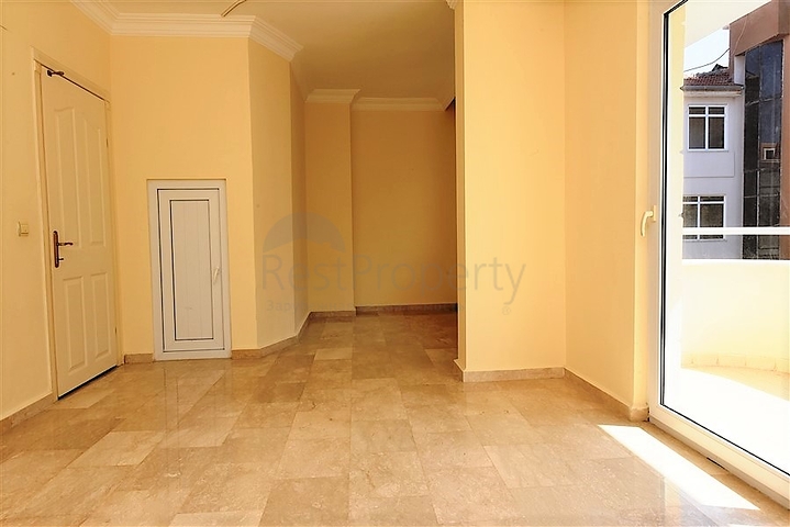 موقع مركزي مميز - دوبلكس 3 غرف وصالة - في اوبا / الانيا 