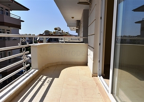 موقع مركزي مميز - دوبلكس 3 غرف وصالة - في اوبا / الانيا 