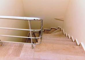 موقع مركزي مميز - دوبلكس 3 غرف وصالة - في اوبا / الانيا 