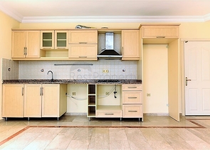 موقع مركزي مميز - دوبلكس 3 غرف وصالة - في اوبا / الانيا 