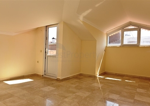 موقع مركزي مميز - دوبلكس 3 غرف وصالة - في اوبا / الانيا 