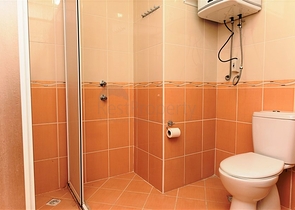 موقع مركزي مميز - دوبلكس 3 غرف وصالة - في اوبا / الانيا 