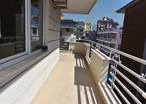 موقع مركزي مميز - دوبلكس 3 غرف وصالة - في اوبا / الانيا 