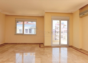 موقع مركزي مميز - دوبلكس 3 غرف وصالة - في اوبا / الانيا 