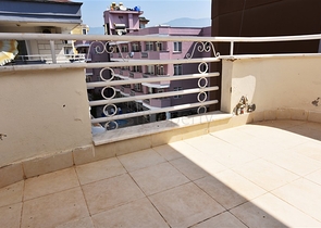 موقع مركزي مميز - دوبلكس 3 غرف وصالة - في اوبا / الانيا 