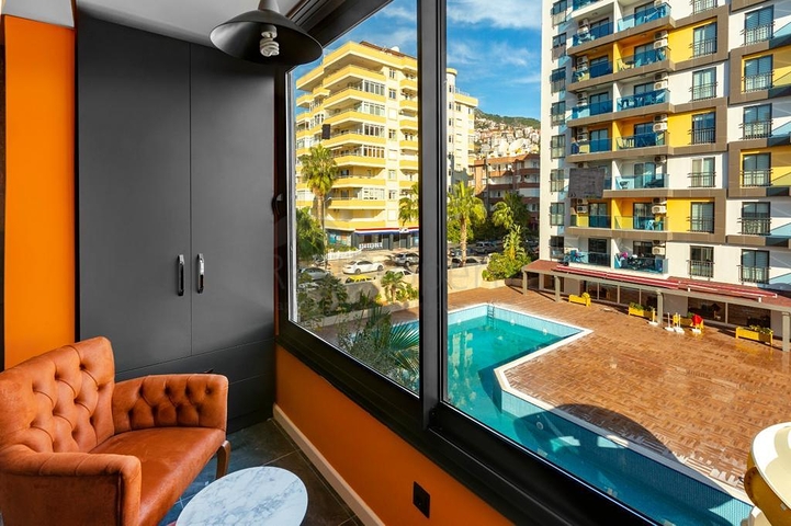 تصميم داخلي انيق - موقع استراتيجي مميز - شقة مؤثثة 1+1 - في مركز الانيا 