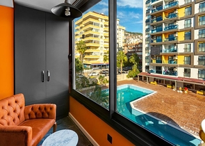 تصميم داخلي انيق - موقع استراتيجي مميز - شقة مؤثثة 1+1 - في مركز الانيا 