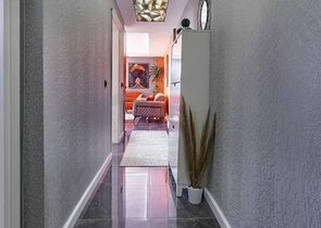 تصميم داخلي انيق - موقع استراتيجي مميز - شقة مؤثثة 1+1 - في مركز الانيا 