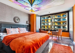 تصميم داخلي انيق - موقع استراتيجي مميز - شقة مؤثثة 1+1 - في مركز الانيا 