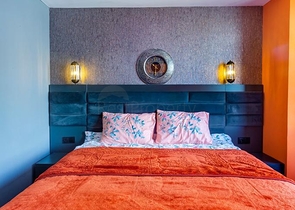 تصميم داخلي انيق - موقع استراتيجي مميز - شقة مؤثثة 1+1 - في مركز الانيا 