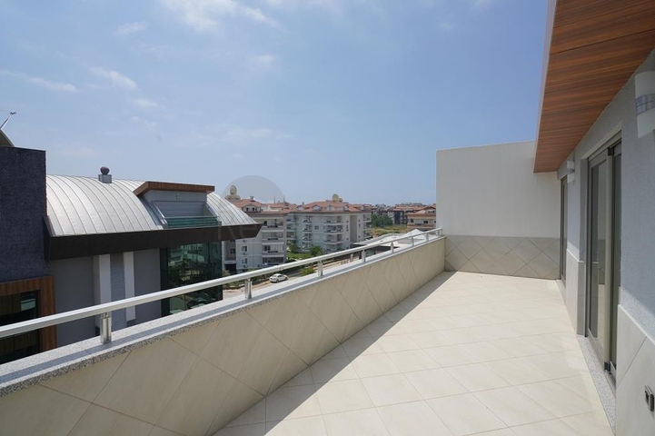 مجمع عائلي فاخر - دوبلكس واسعة في منطقة اوبا / الانيا