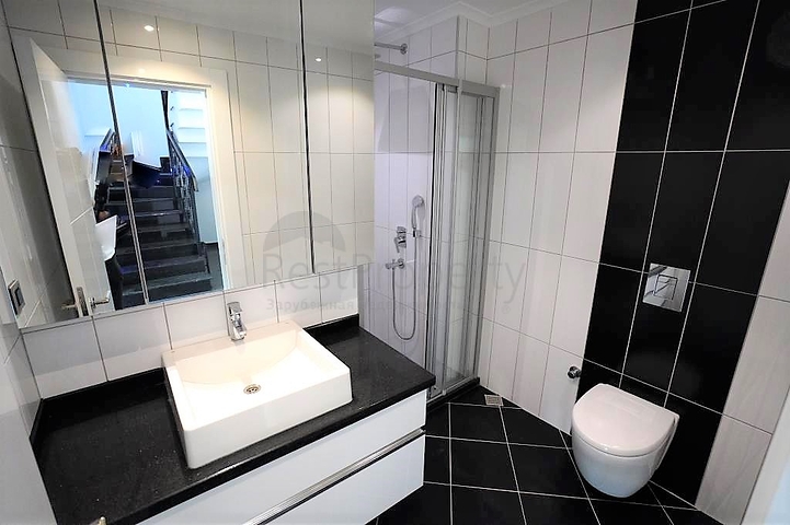 مجمع عائلي فاخر - دوبلكس واسعة في منطقة اوبا / الانيا