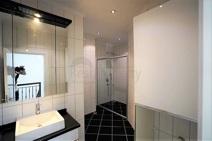 مجمع عائلي فاخر - دوبلكس واسعة في منطقة اوبا / الانيا