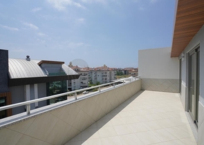 مجمع عائلي فاخر - دوبلكس واسعة في منطقة اوبا / الانيا