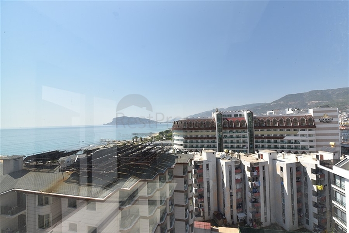 على البحر مباشرة - مجمع فاخر - دوبلكس 3 غرف وصالة - في منطقة اوبا المركزية / الانيا 