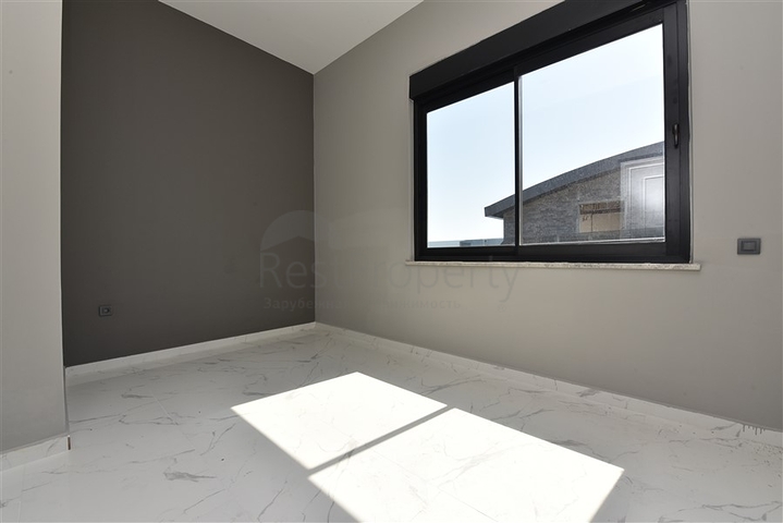 على البحر مباشرة - مجمع فاخر - دوبلكس 3 غرف وصالة - في منطقة اوبا المركزية / الانيا 