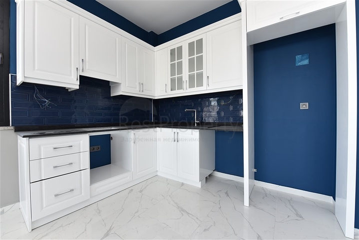 على البحر مباشرة - مجمع فاخر - دوبلكس 3 غرف وصالة - في منطقة اوبا المركزية / الانيا 