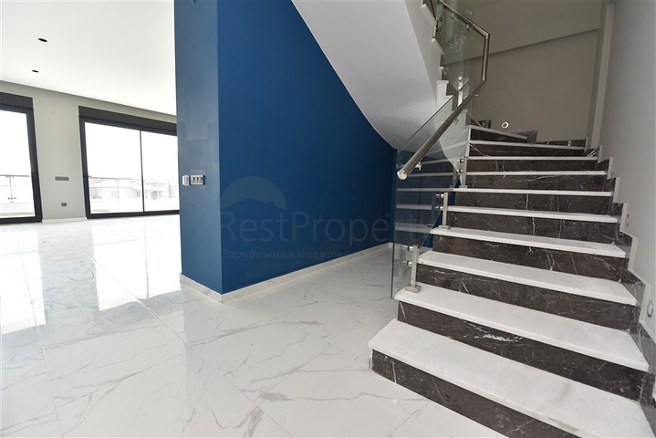 على البحر مباشرة - مجمع فاخر - دوبلكس 3 غرف وصالة - في منطقة اوبا المركزية / الانيا 