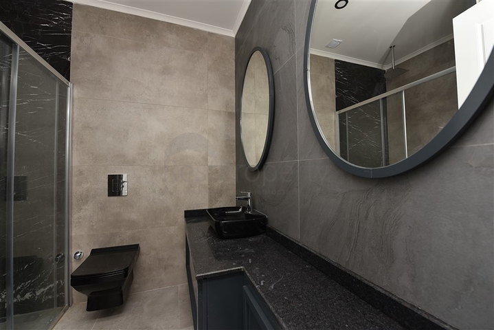 على البحر مباشرة - مجمع فاخر - دوبلكس 3 غرف وصالة - في منطقة اوبا المركزية / الانيا 