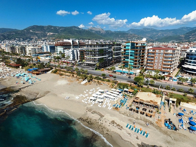 على البحر مباشرة - مجمع فاخر - دوبلكس 3 غرف وصالة - في منطقة اوبا المركزية / الانيا 