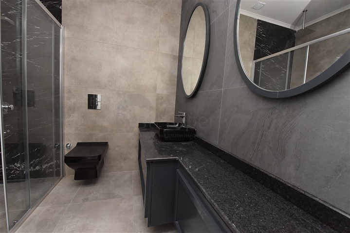 على البحر مباشرة - مجمع فاخر - دوبلكس 3 غرف وصالة - في منطقة اوبا المركزية / الانيا 