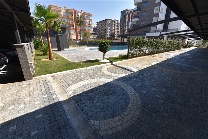 على البحر مباشرة - مجمع فاخر - دوبلكس 3 غرف وصالة - في منطقة اوبا المركزية / الانيا 