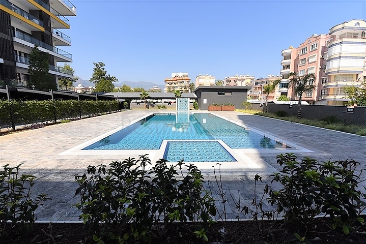 على البحر مباشرة - مجمع فاخر - دوبلكس 3 غرف وصالة - في منطقة اوبا المركزية / الانيا 