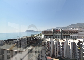 على البحر مباشرة - مجمع فاخر - دوبلكس 3 غرف وصالة - في منطقة اوبا المركزية / الانيا 