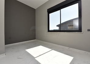 على البحر مباشرة - مجمع فاخر - دوبلكس 3 غرف وصالة - في منطقة اوبا المركزية / الانيا 