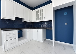 على البحر مباشرة - مجمع فاخر - دوبلكس 3 غرف وصالة - في منطقة اوبا المركزية / الانيا 