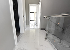 على البحر مباشرة - مجمع فاخر - دوبلكس 3 غرف وصالة - في منطقة اوبا المركزية / الانيا 