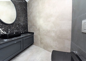 على البحر مباشرة - مجمع فاخر - دوبلكس 3 غرف وصالة - في منطقة اوبا المركزية / الانيا 