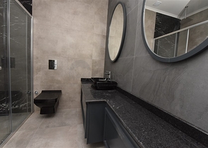 على البحر مباشرة - مجمع فاخر - دوبلكس 3 غرف وصالة - في منطقة اوبا المركزية / الانيا 