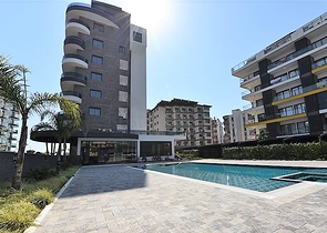 على البحر مباشرة - مجمع فاخر - دوبلكس 3 غرف وصالة - في منطقة اوبا المركزية / الانيا 