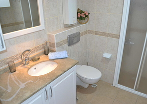 قريبة من البحر - شقة غرفتين وصالة - مفروشة -ضمن مجمع- مهموتلار / الانيا 