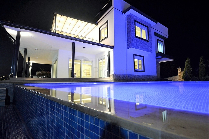 اطلالة بحر - فيلا مستقلة حديثة مع مسبح خاص - في كارجي جاك / الانيا 