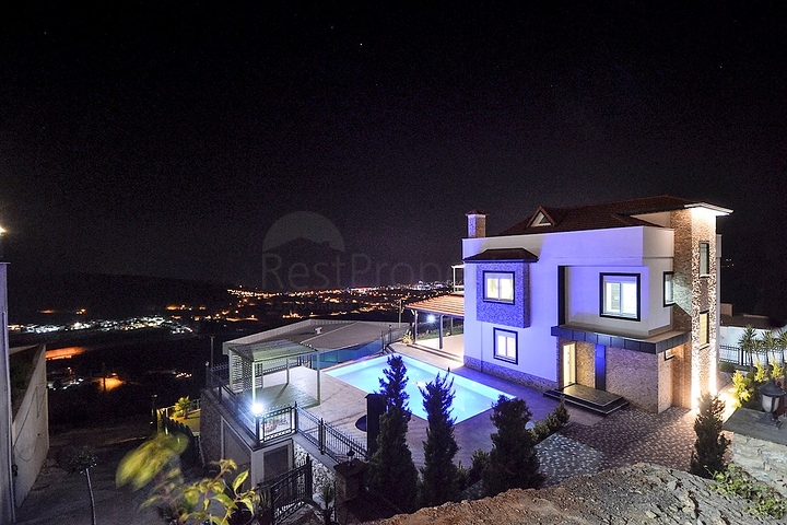 اطلالة بحر - فيلا مستقلة حديثة مع مسبح خاص - في كارجي جاك / الانيا 