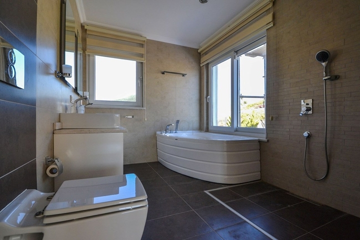 اطلالة بحر - فيلا مستقلة حديثة مع مسبح خاص - في كارجي جاك / الانيا 