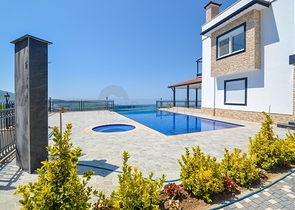 اطلالة بحر - فيلا مستقلة حديثة مع مسبح خاص - في كارجي جاك / الانيا 