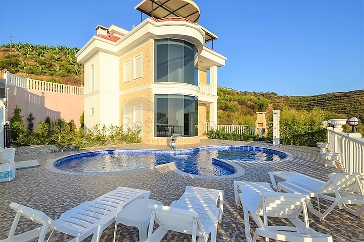 فيلا مستقلة - مسبح خاص -اطلالة بحر - 3 غرف وصالة- في كارجي جاك / الانيا 